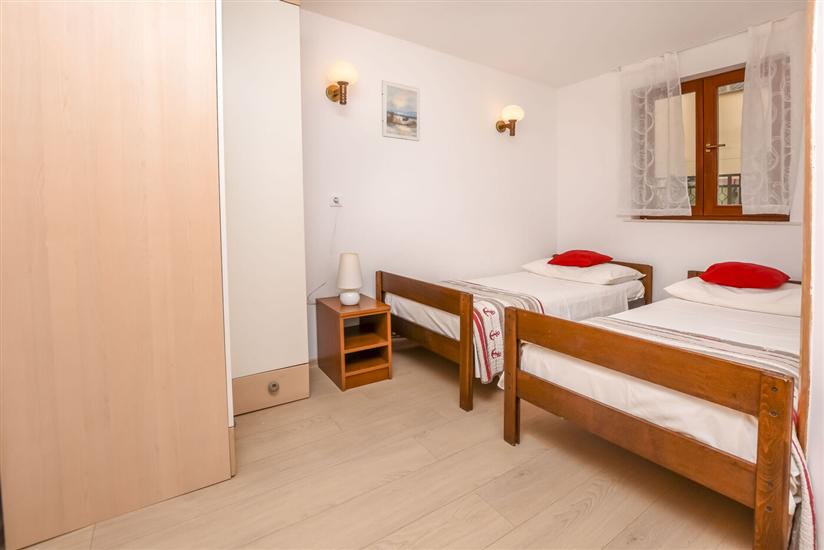 Apartment A1, for 5 persons