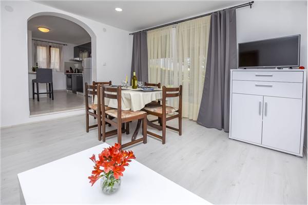 Apartment A1, for 5 persons