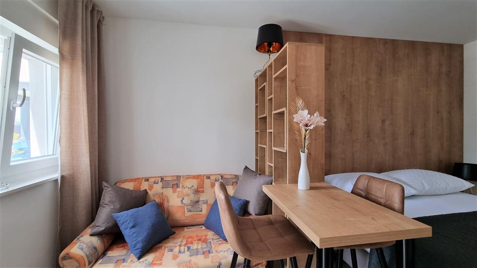 Room A6, for 2 persons