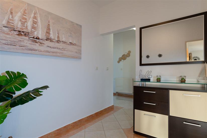 House K1, for 12 persons