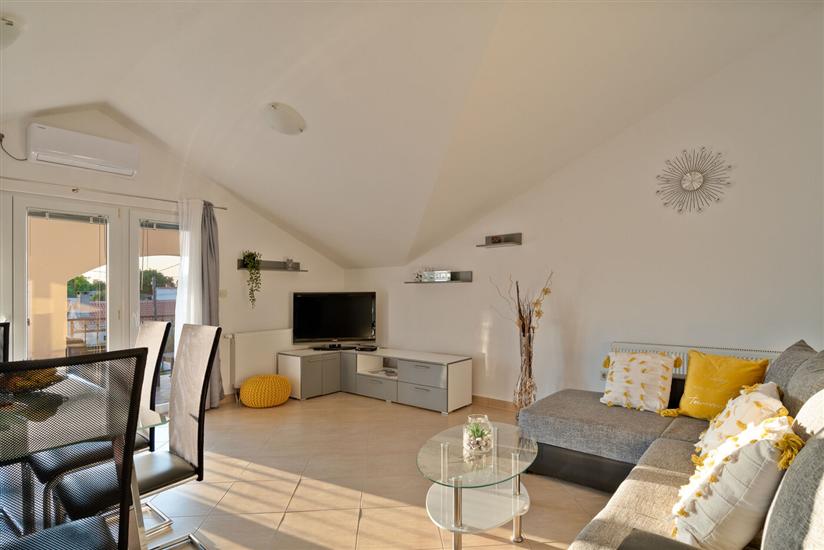 House K1, for 12 persons