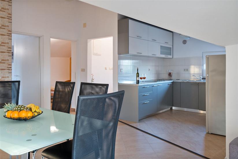 House K1, for 12 persons