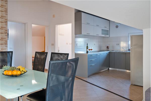 House K1, for 12 persons