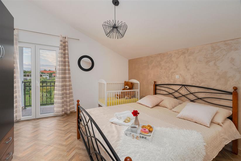 House K1, for 12 persons