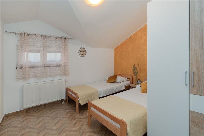 House K1, for 12 persons