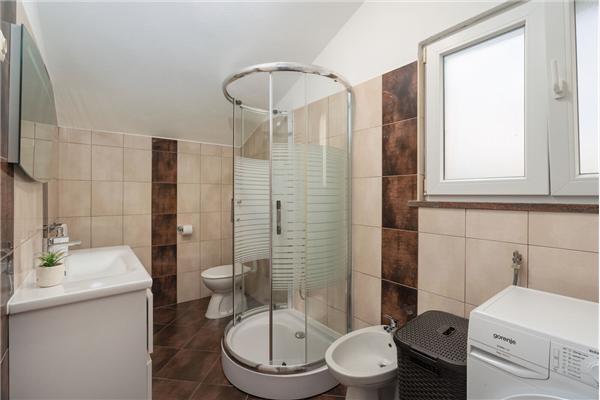 House K1, for 12 persons