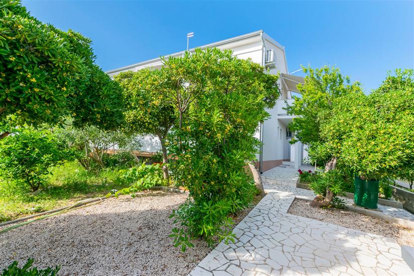 Apartments and Rooms Bianca