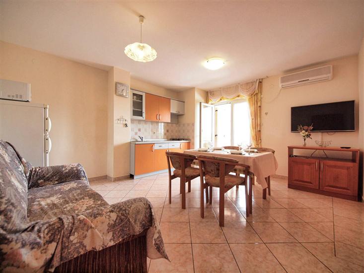 Apartment A4, for 4 persons