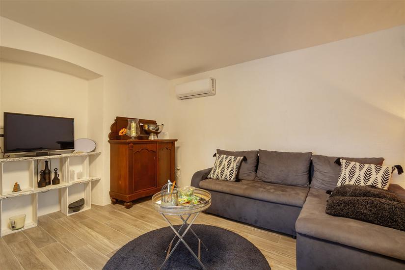 Apartment A1, for 5 persons