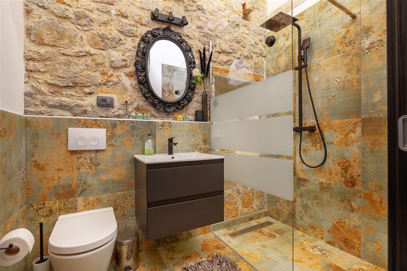 Apartment A1, for 5 persons