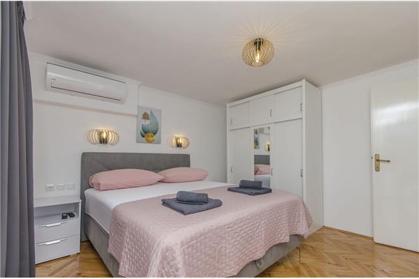 Apartment A1, for 5 persons