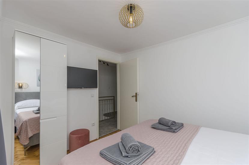 Apartment A1, for 5 persons