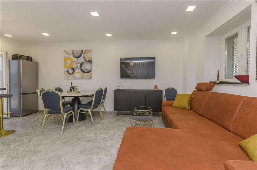 Apartment A1, for 5 persons