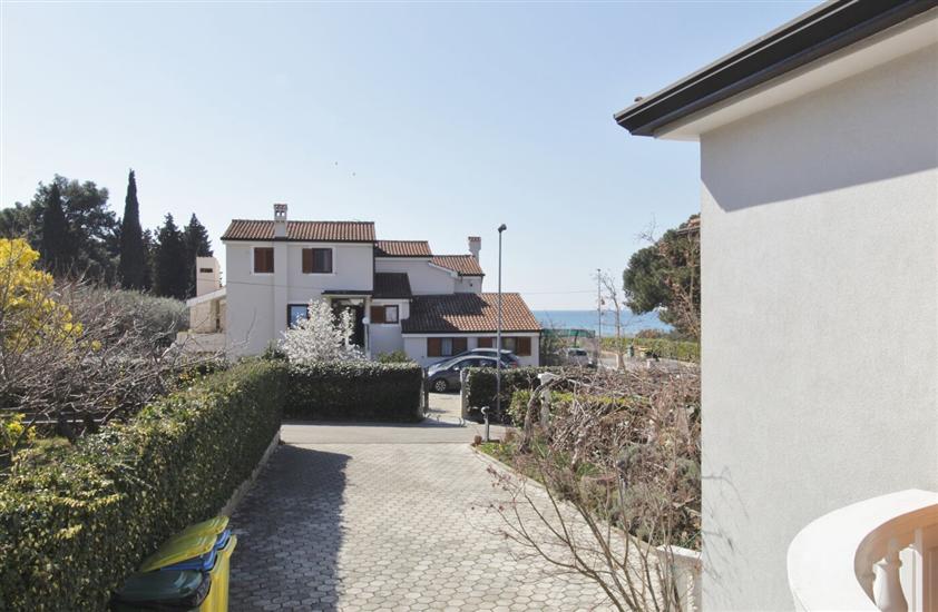 Апартамент Katarina Zambratija 3