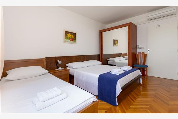 Apartment A1, for 5 persons