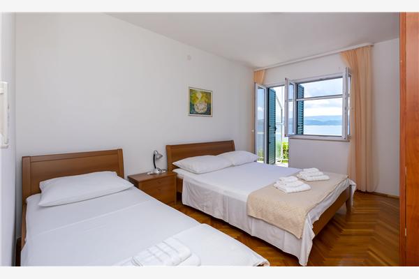 Apartment A1, for 5 persons