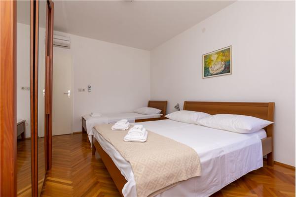 Apartment A1, for 5 persons