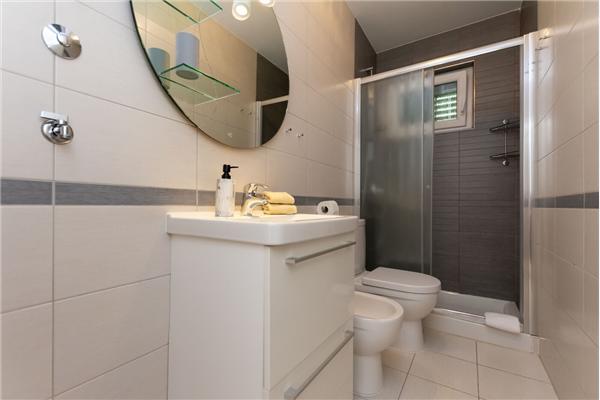 Apartment A1, for 5 persons