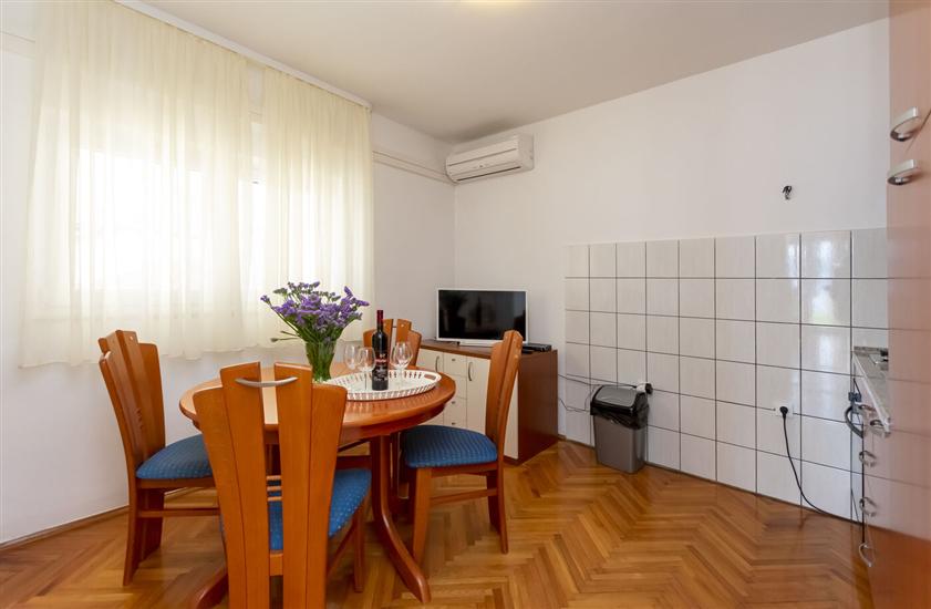 Apartment A1, for 5 persons