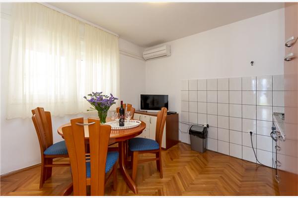 Apartment A1, for 5 persons