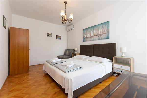Apartment A1, for 8 persons