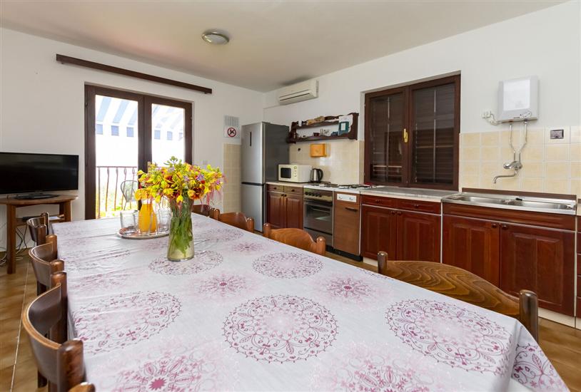 Apartment A1, for 8 persons