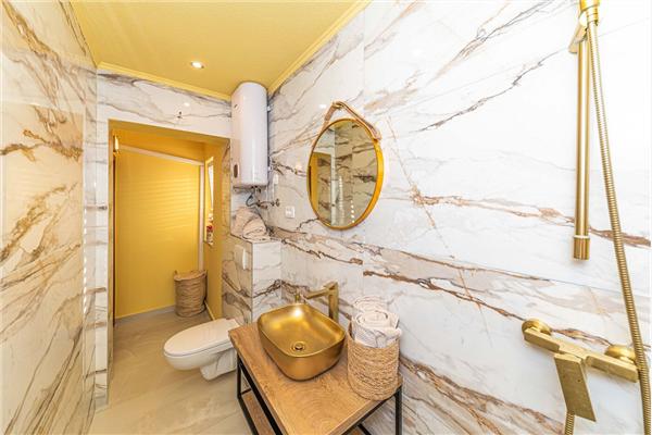 House K1, for 12 persons