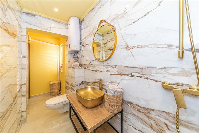 House K1, for 12 persons