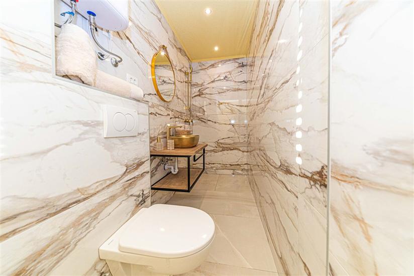 House K1, for 12 persons