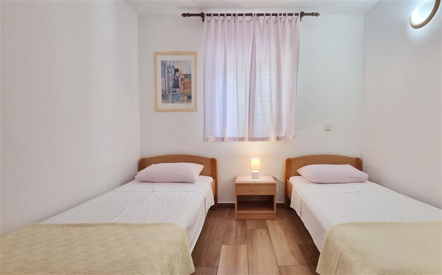 Apartment A1, for 5 persons