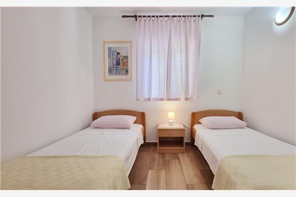 Apartment A1, for 5 persons