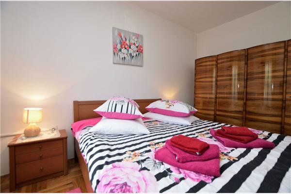 Room S2, for 2 persons