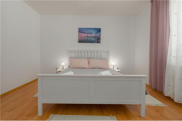 House K1, for 12 persons