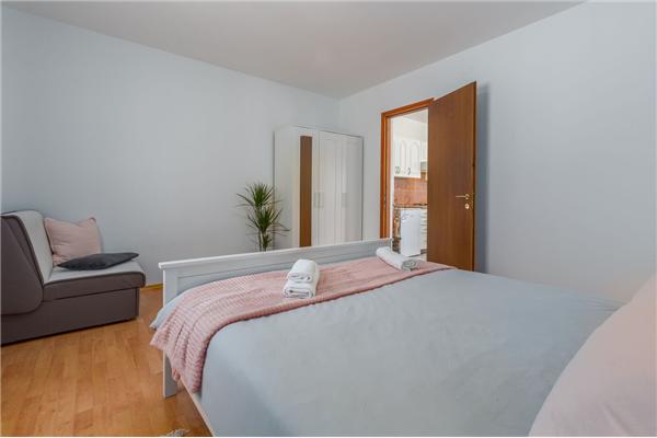 House K1, for 12 persons