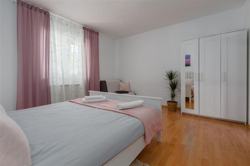 House K1, for 12 persons