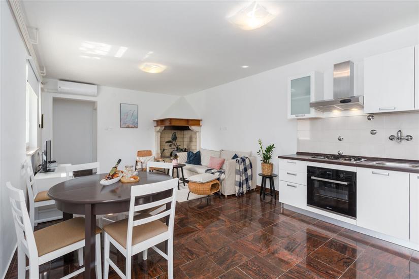 House K1, for 12 persons