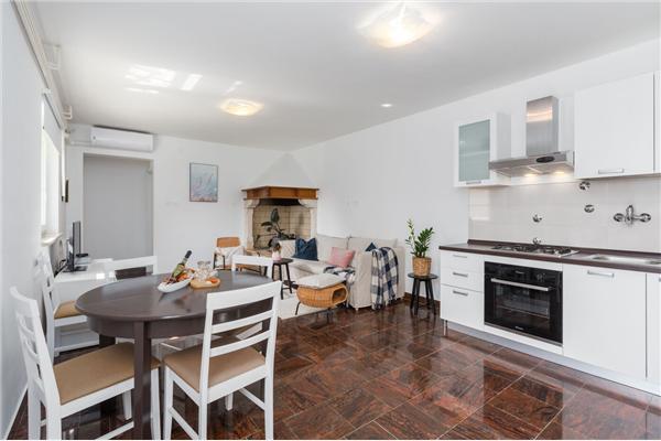 House K1, for 12 persons