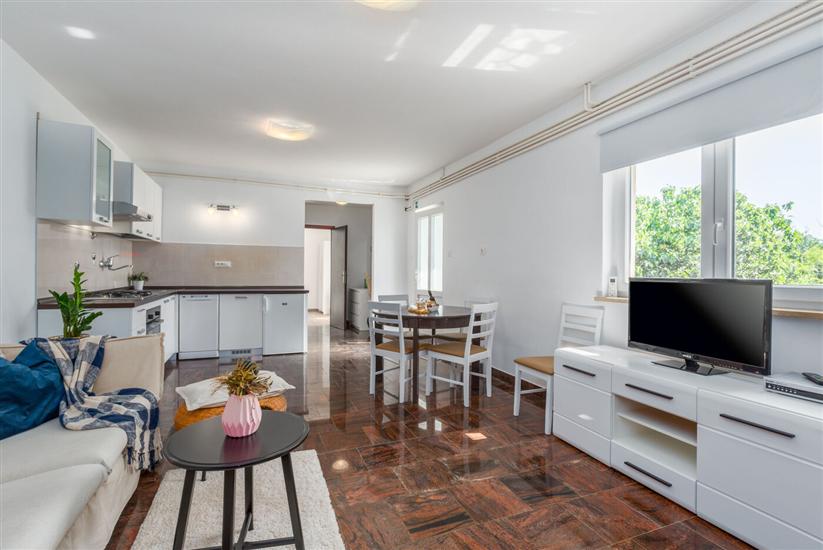 House K1, for 12 persons