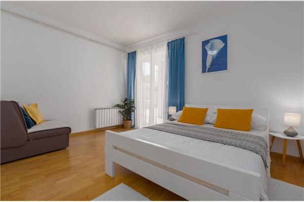 House K1, for 12 persons