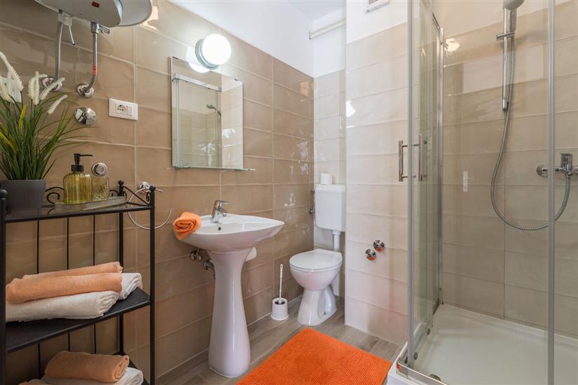 House K1, for 12 persons