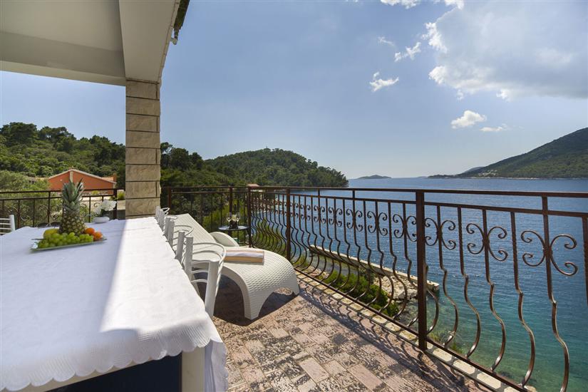 Apartment A2, for 6 persons