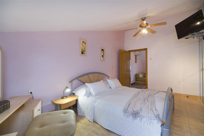 Apartment A4, for 3 persons