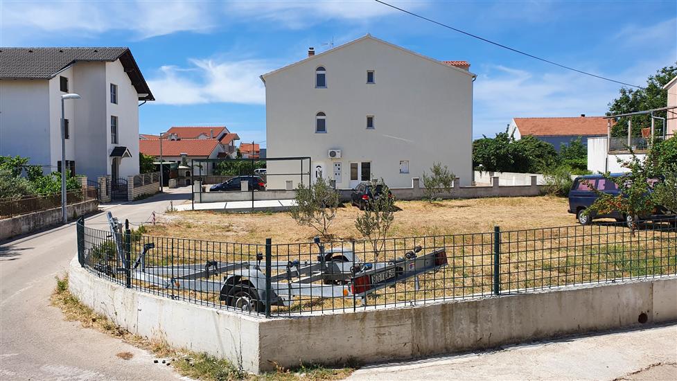 House Brunac with parking