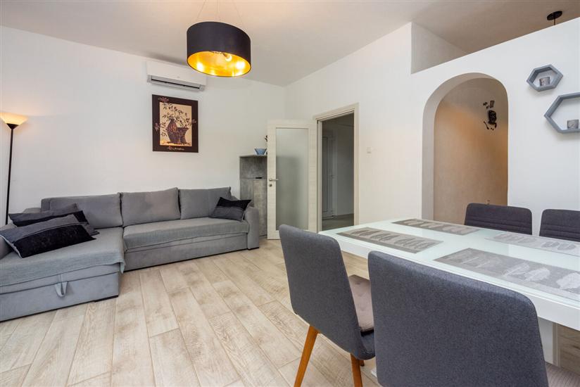 House K1, for 14 persons