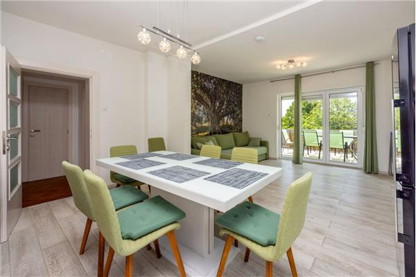 House K1, for 14 persons