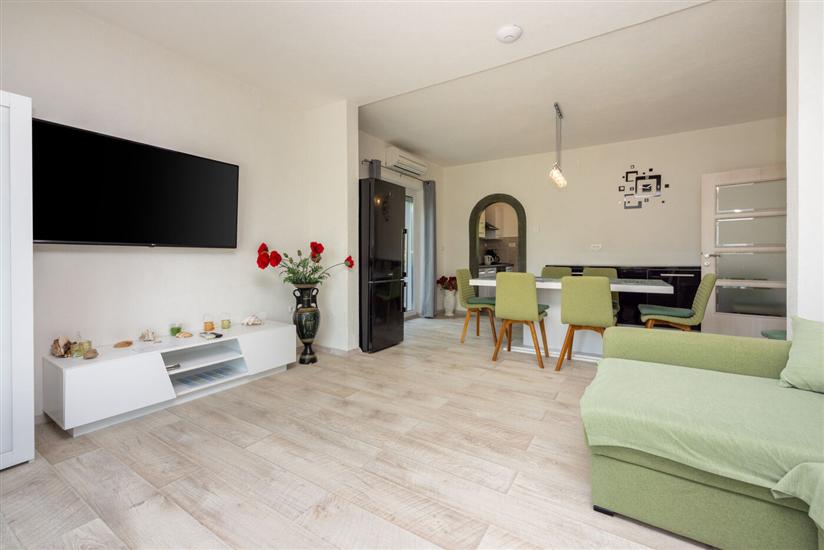 House K1, for 14 persons