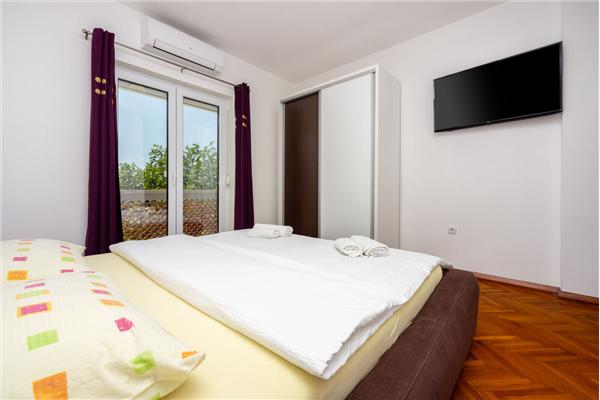 House K1, for 14 persons