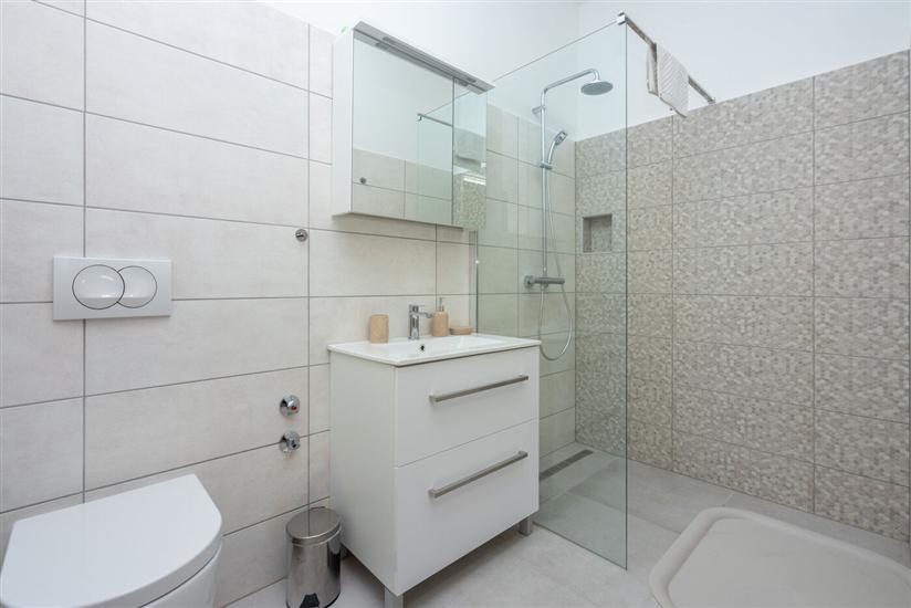 House K1, for 14 persons