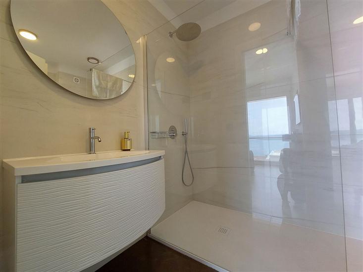 House K1, for 10 persons