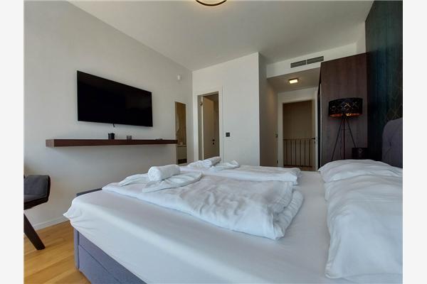 House K1, for 10 persons